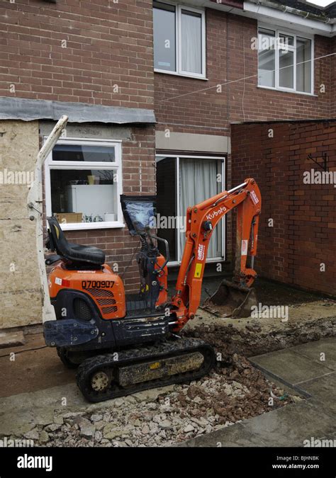 digging foundations with mini digger|digging out existing foundations.